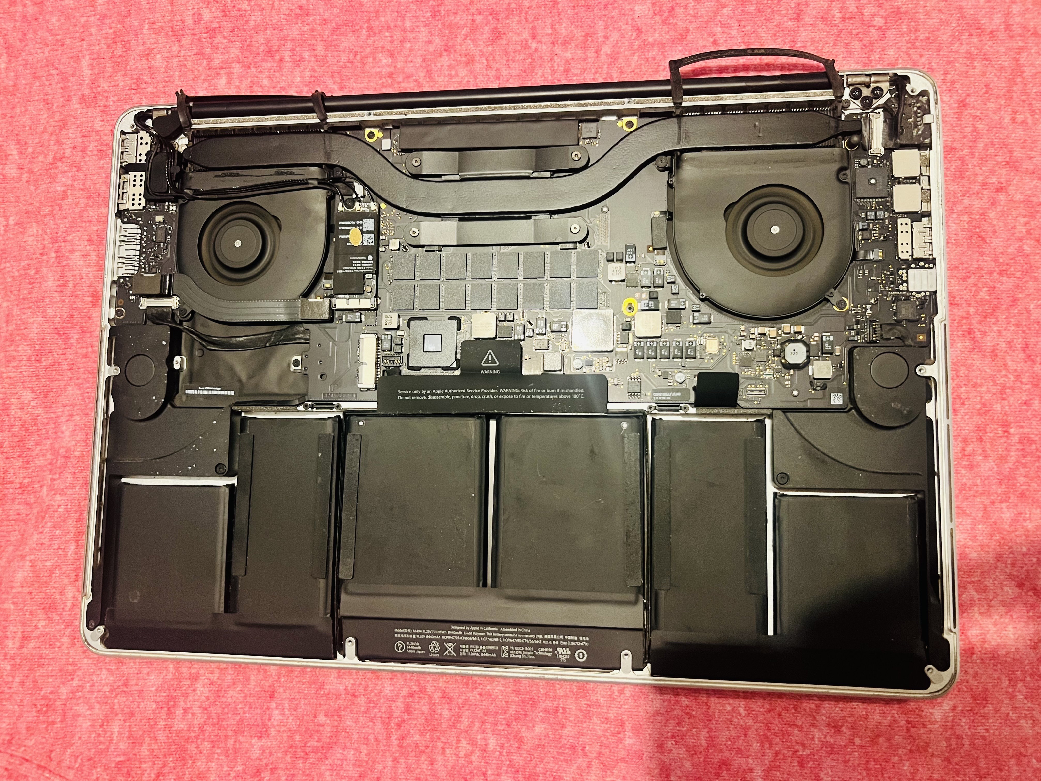computadoras y laptops - Mac Pro A1398 para piezas pantalla mala  2