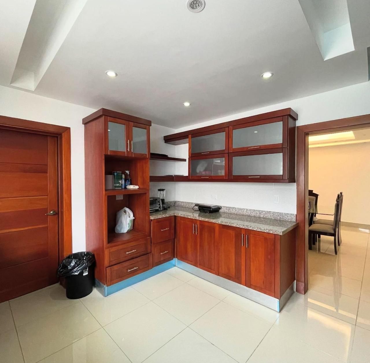 apartamentos - En Bella Vista Hermoso Apartamento, Semi amueblado. 3