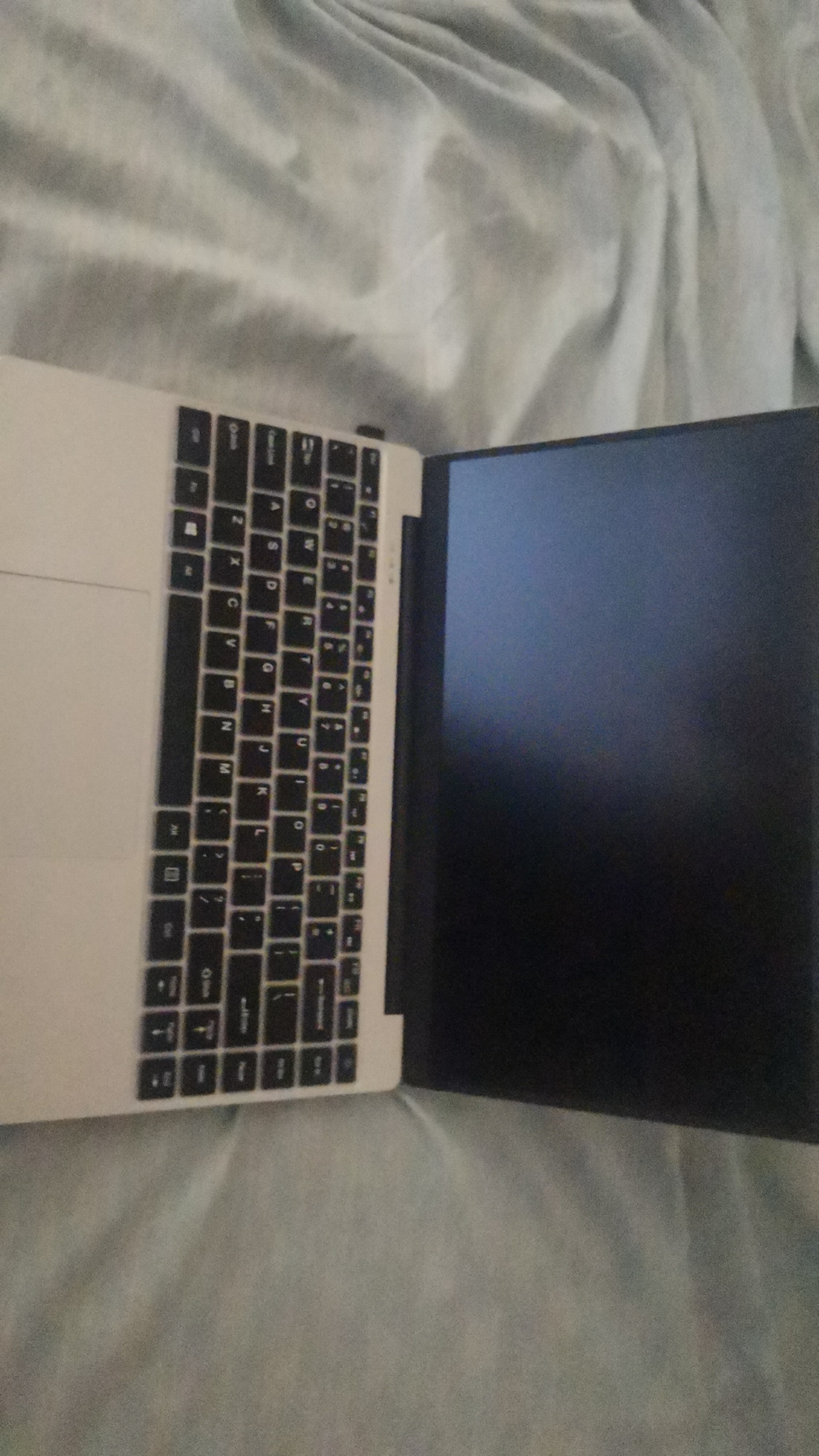 computadoras y laptops - VENDO LAPTOP NUEVA NEGOCIABLE 