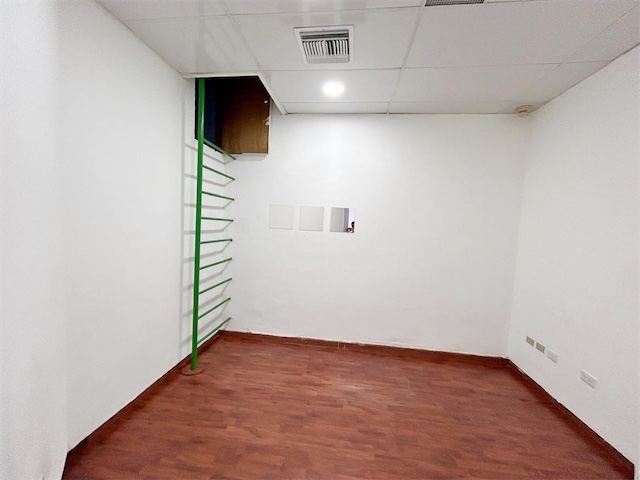 oficinas y locales comerciales - Amplio local en el renacimiento  5