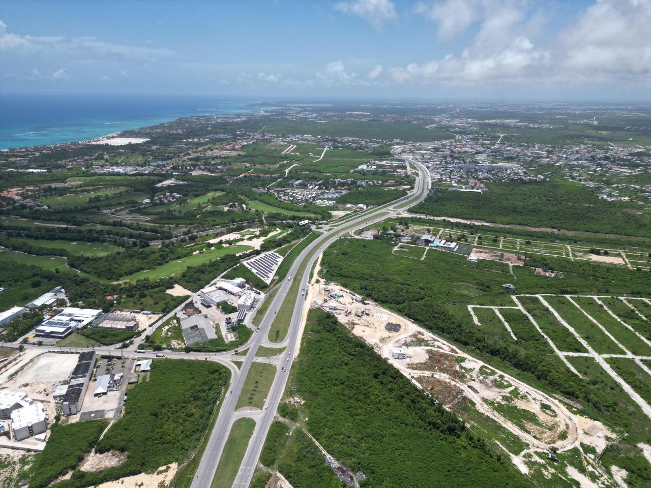 solares y terrenos - Solar de 20,000 metros en Prados de Punta Cana