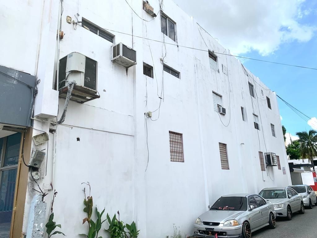 oficinas y locales comerciales - Edificio en venta de 3 plantas, trece cubículos para oficinas con a/ac. 0