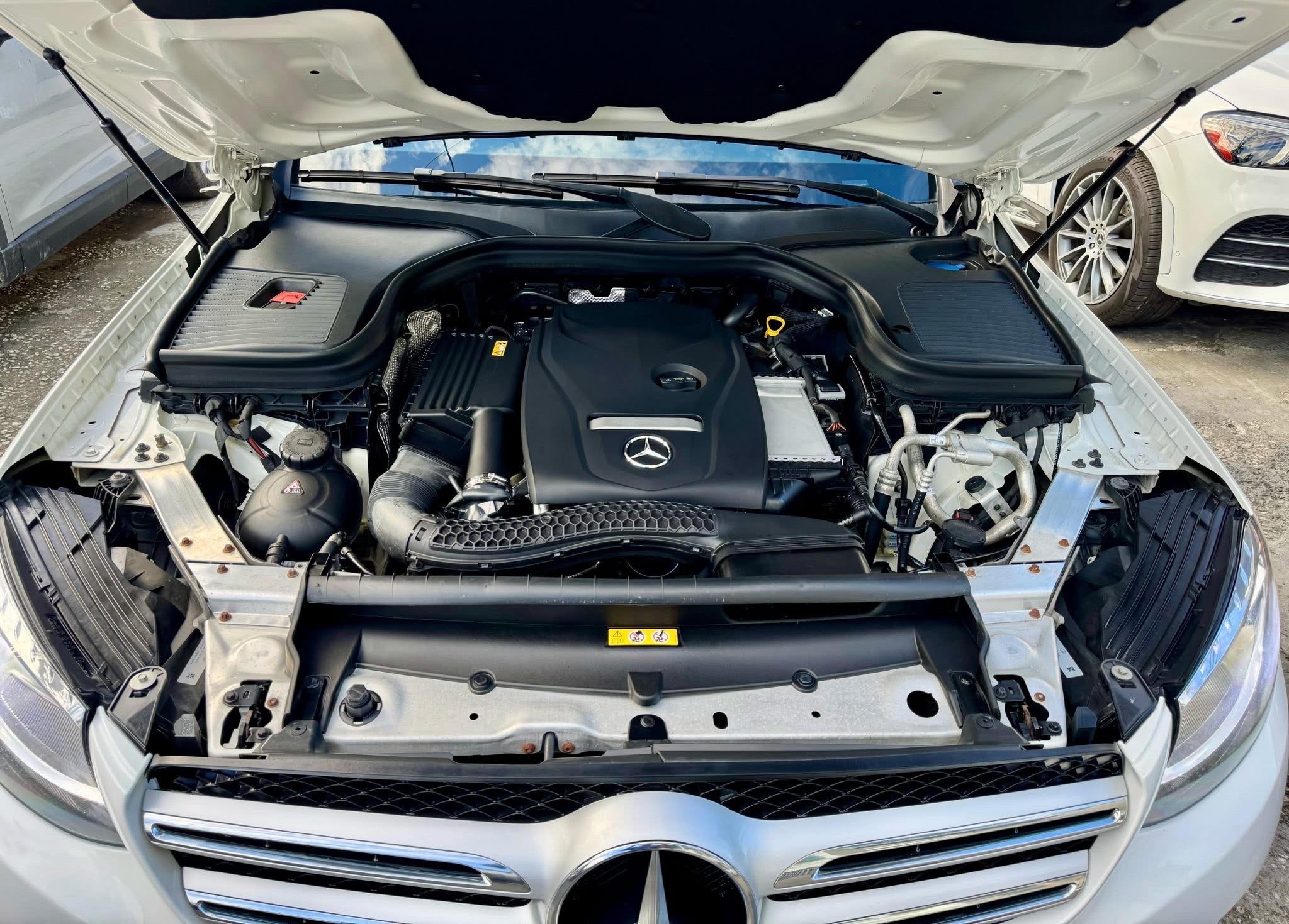 jeepetas y camionetas - Mercedes Benz GLC300 2018 4Matic  9