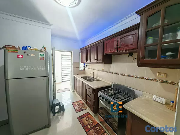 apartamentos - SE VENDE Apartamento con Tres Habitaciones y tres  6