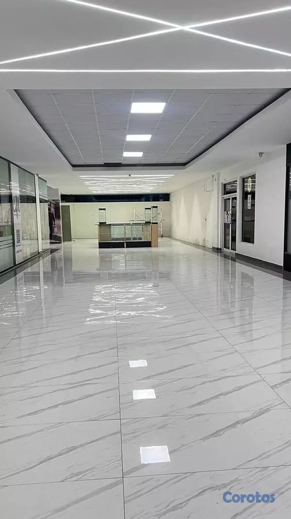 oficinas y locales comerciales - Vendo local comercial en coral mall 6