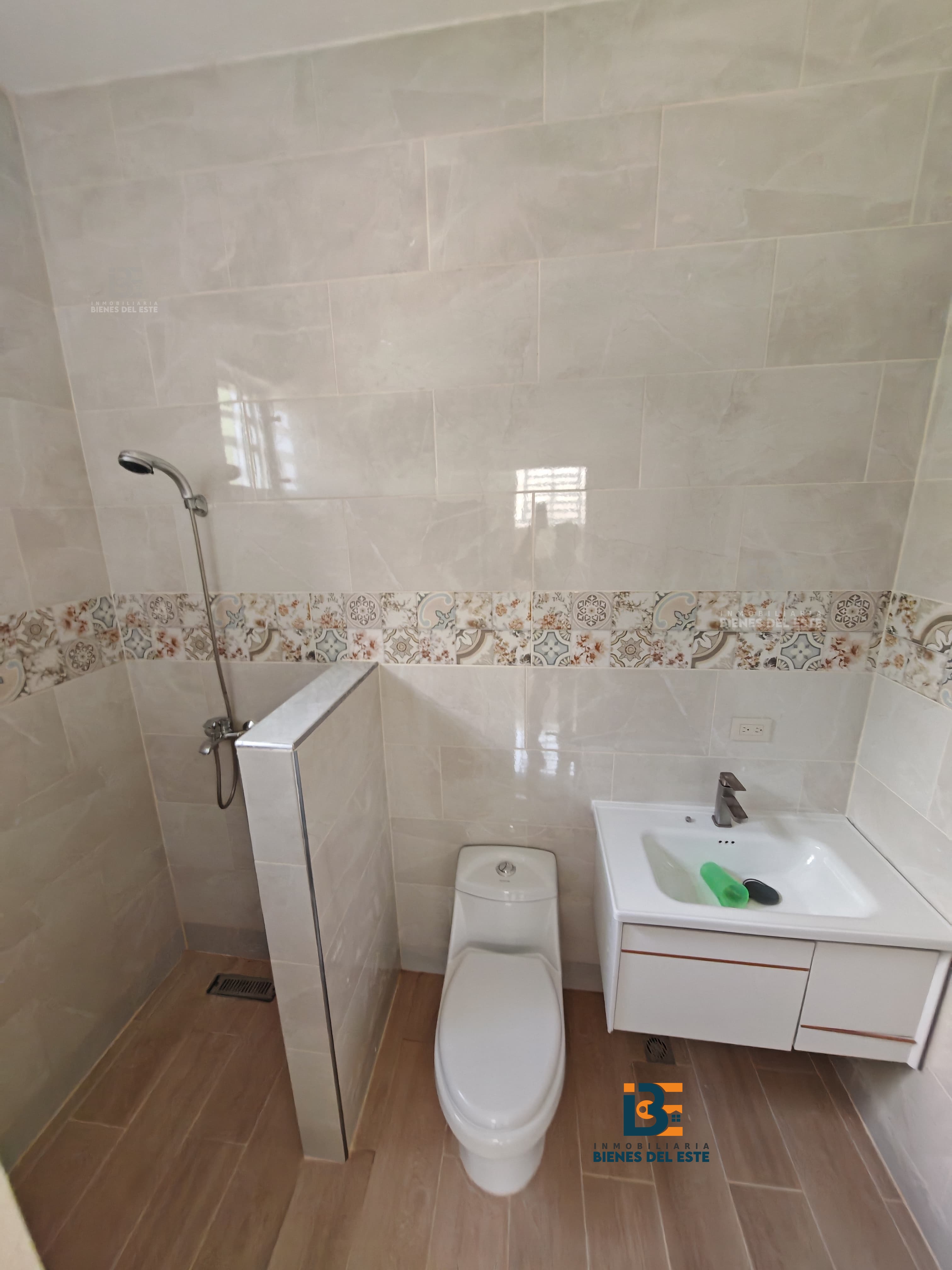 casas - Se Renta Vivienda Nueva, con Patio  en Villa Visan 4