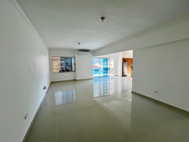apartamentos - ALQUILER DE AMPLIO Y COMODO APARTAMENTO EN BELLA VISTA. 0