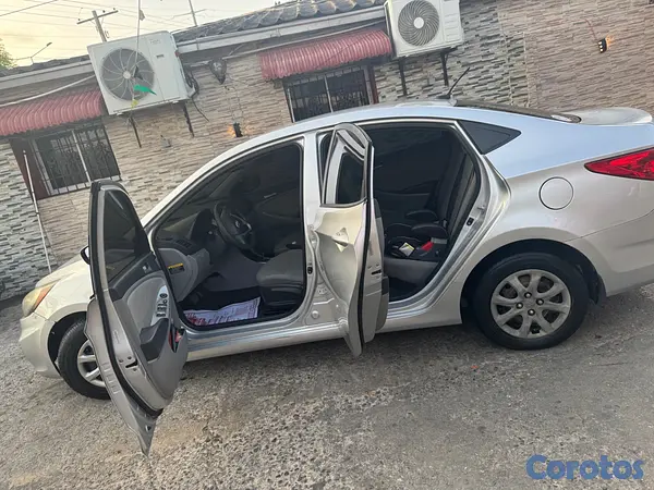 carros - Hyundai Accent  10
