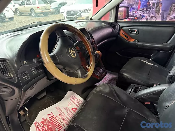 jeepetas y camionetas - Lexus 300 2002  5