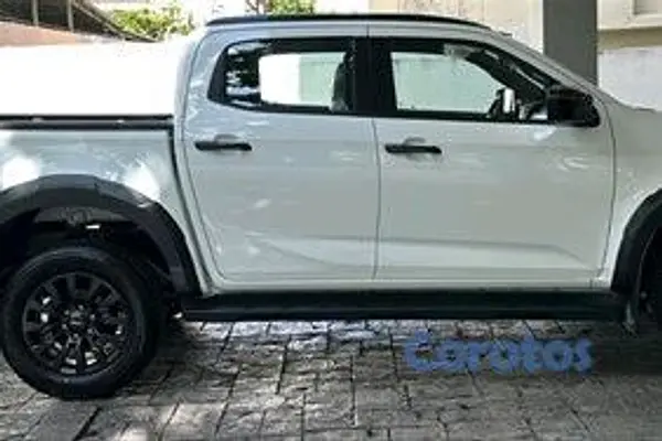 jeepetas y camionetas - 2027 Isuzu DMAX 3