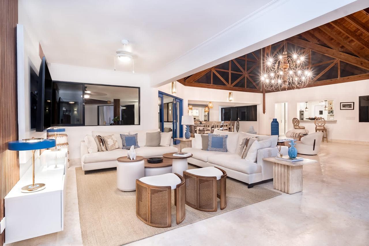 casas - ALQUILER/VENTA DE AMPLIA CASA EN CASA DE CAMPO 2