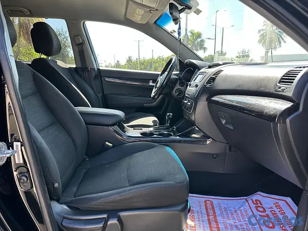 jeepetas y camionetas - KIA SORENTO LX  AÑO 2015  MOTOR 2.5 4 Cil. 3 FILAS 6