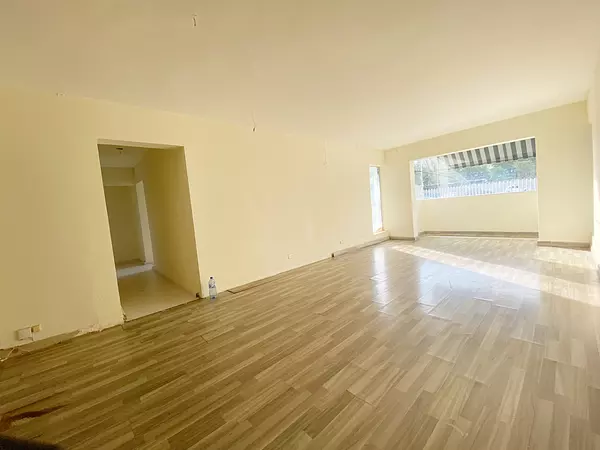 oficinas y locales comerciales - Local céntrico en Evaristo  4