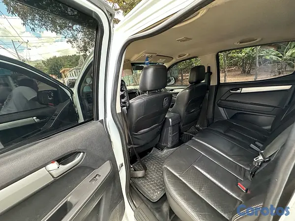 jeepetas y camionetas - Está en excelentes condiciones. 13