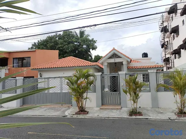 casas - Hermosa casa en venta: Avenida Independencia Urbanización Miramar.  2