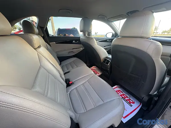 jeepetas y camionetas - Kia Sorento EX 2019  7