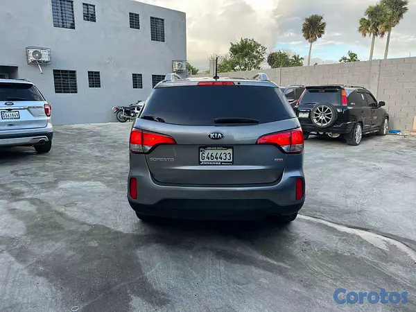 jeepetas y camionetas - KIA SORENTO GRIS 2015 4