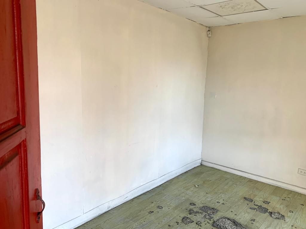 oficinas y locales comerciales - Edificio en venta de 3 plantas, trece cubículos para oficinas con a/ac. 5
