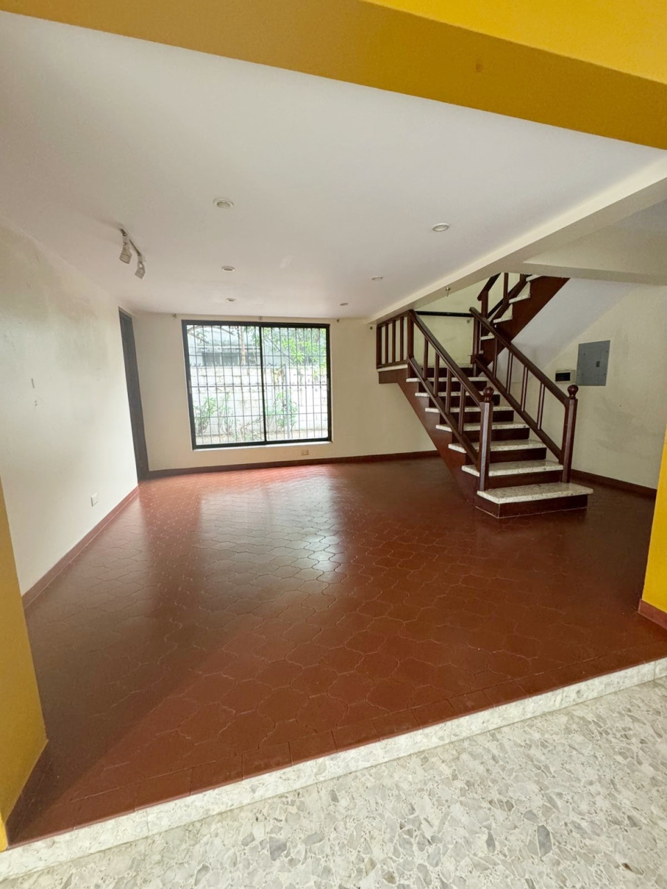 casas - Propiedad céntrica en Alquiler  5