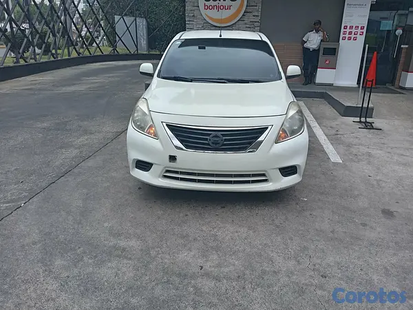 carros - Nissan latió /versa 2013  8