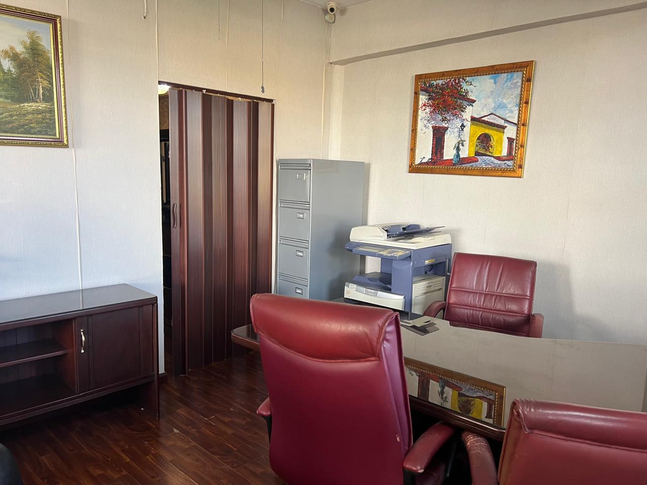 oficinas y locales comerciales - Rento Local Para Oficina En La Julia Sin Intermedi 0