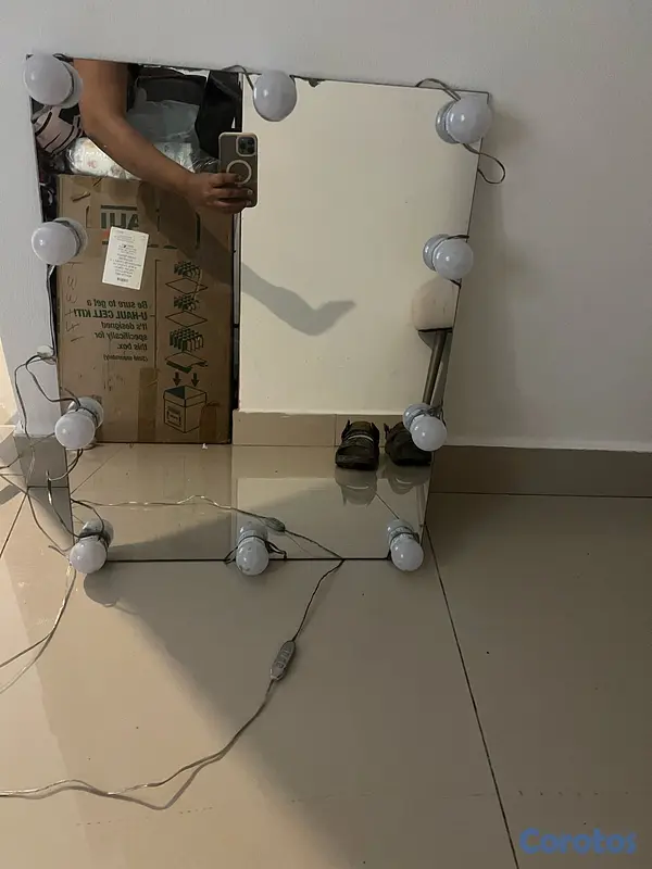 decoración y accesorios - Espejo con tres tonos de luces  5