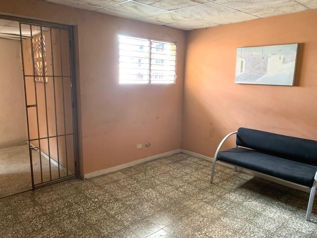 oficinas y locales comerciales - Edificio en venta de 3 plantas, trece cubículos para oficinas con a/ac. 2