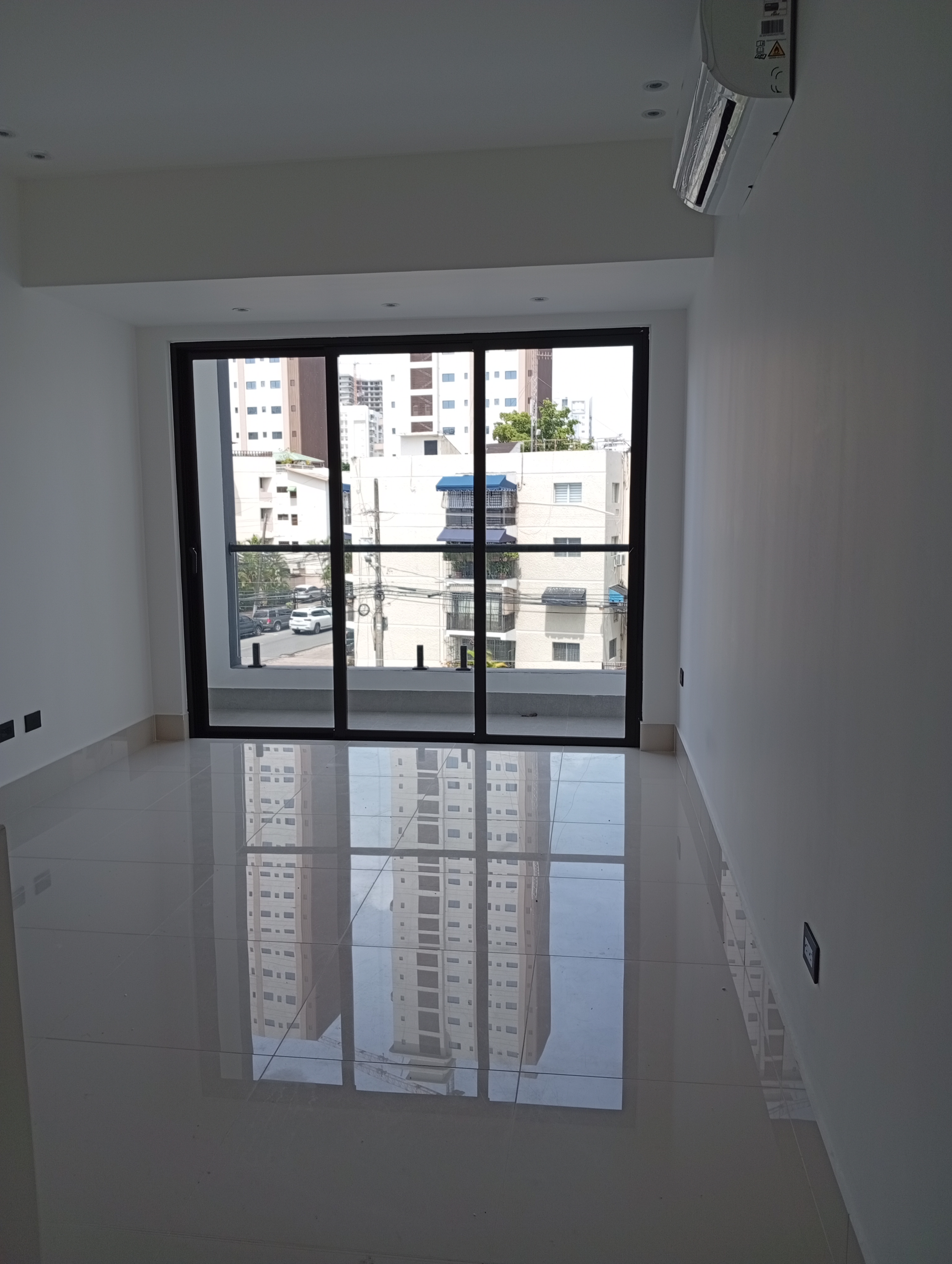 apartamentos - Rento apartamento con la línea blanca tiene 2 parqueos 1