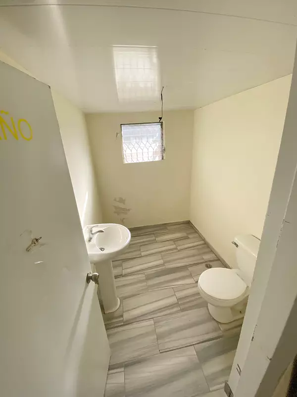 oficinas y locales comerciales - Local céntrico en Evaristo  5