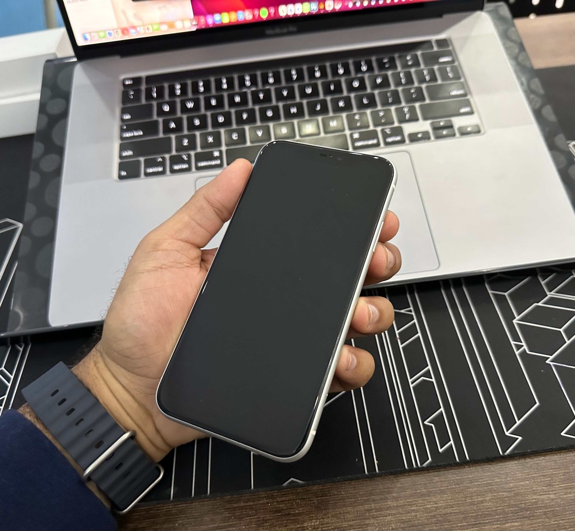 celulares y tabletas - Vendo iPhone 11 64GB Blanco Como Nuevo, Desbloqueado, RD$ 18,500 NEG 1