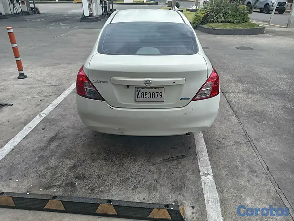 carros - Nissan latió /versa 2013  9