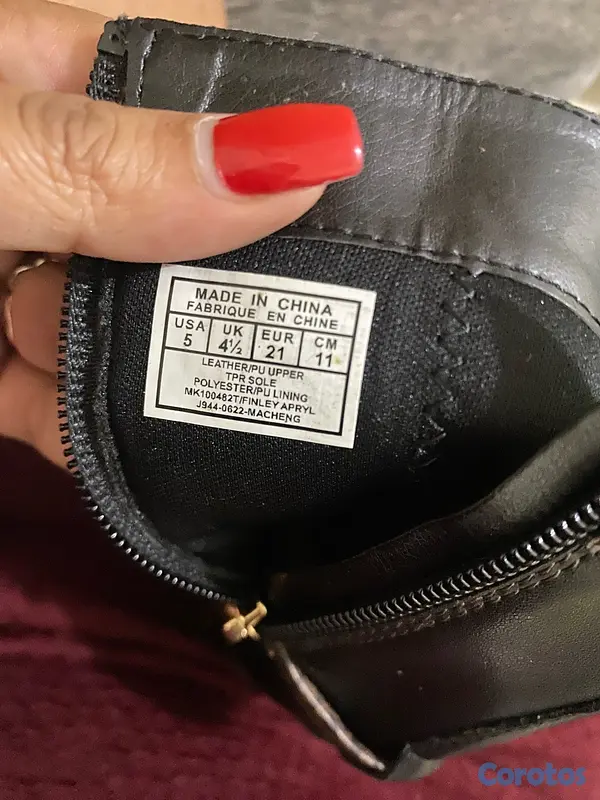 ropa y zapatos - Botas para una niña  2