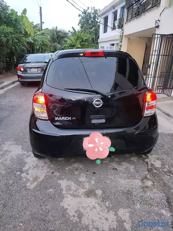 carros - Nissan march 
 4