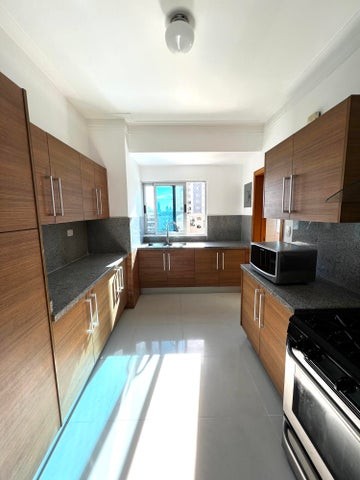 apartamentos - ALQUILER DE AMPLIO Y COMODO APARTAMENTO EN BELLA VISTA. 2