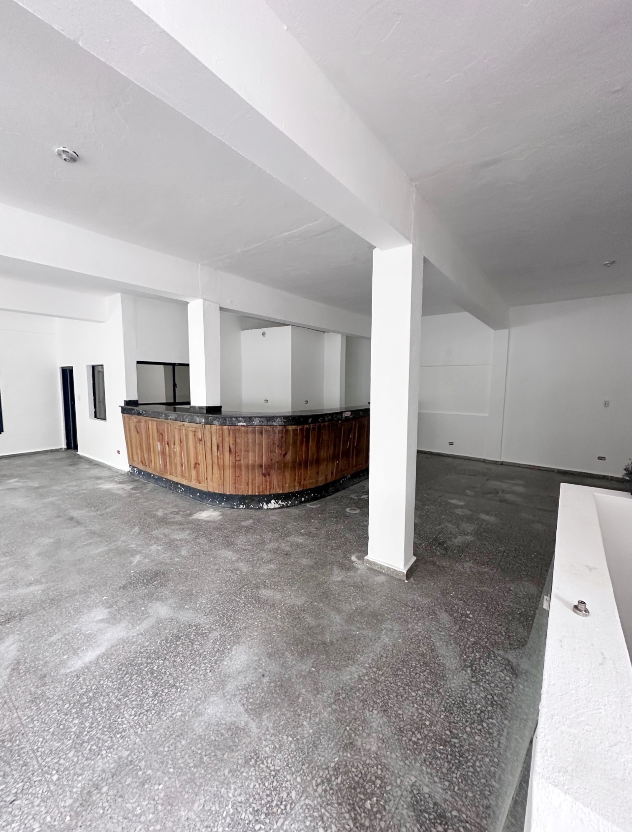 oficinas y locales comerciales - Alquiler local comercial palmas de herrera 7