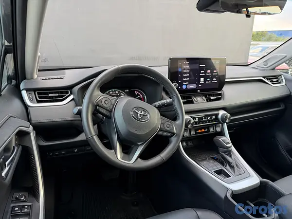 jeepetas y camionetas - Toyota Rav4 XLE 2024 4