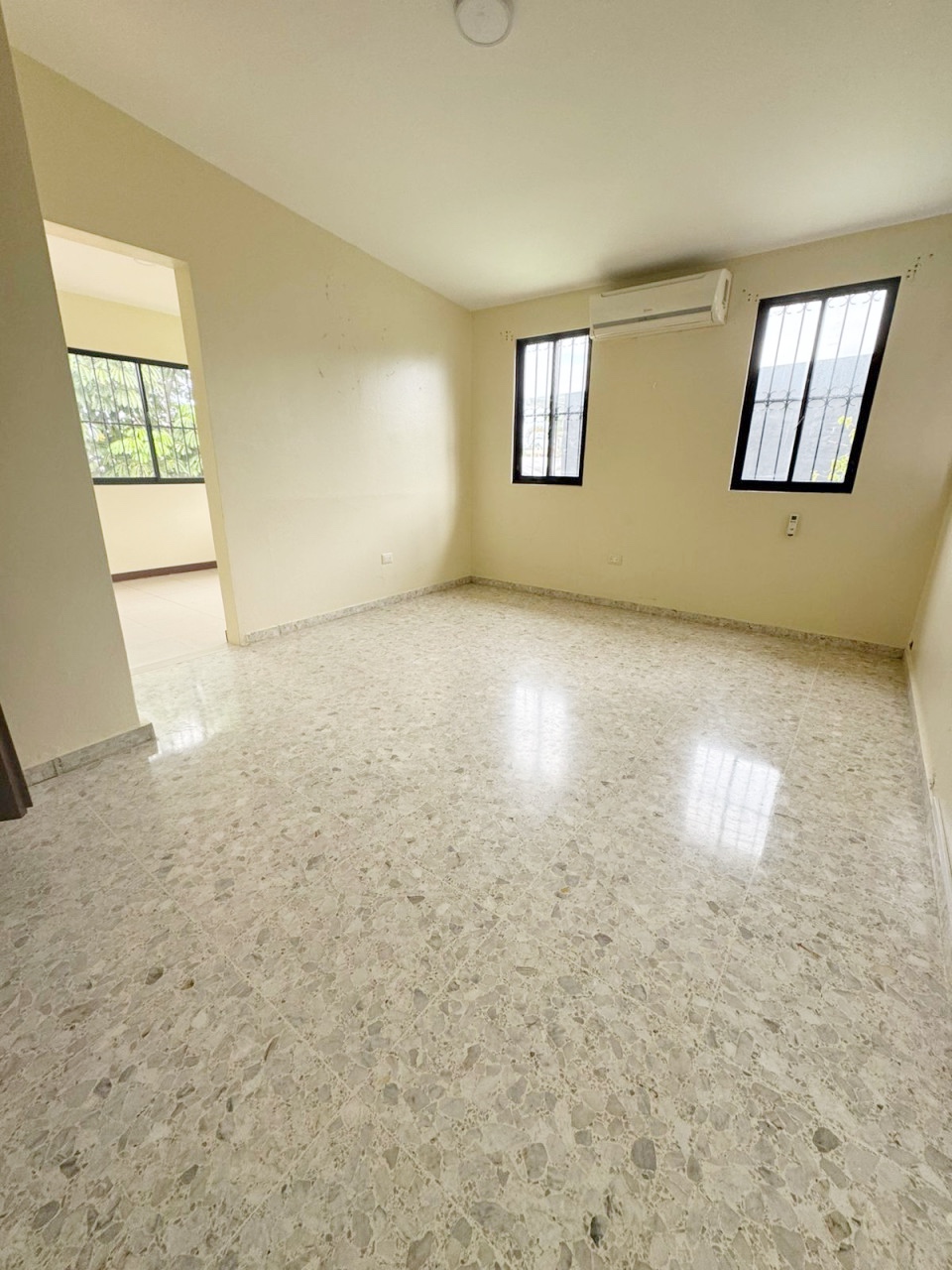 casas - Propiedad céntrica en Alquiler  3