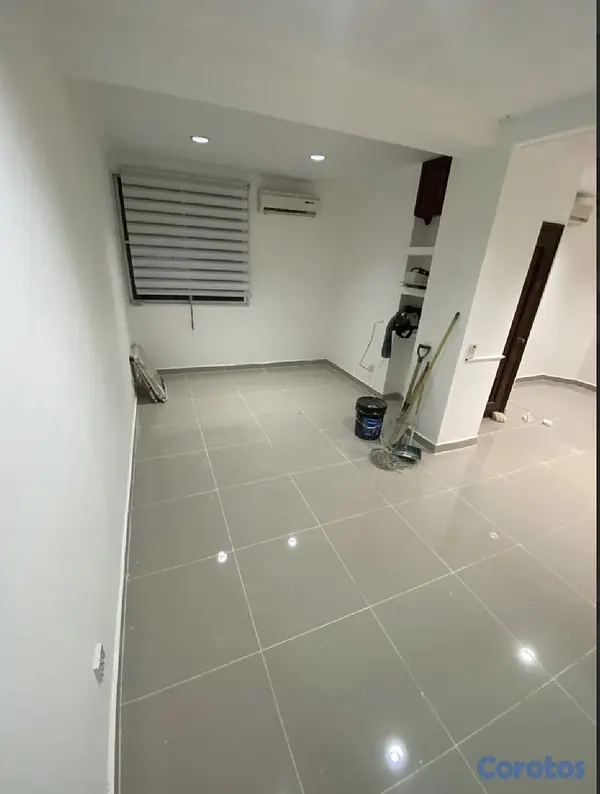oficinas y locales comerciales - Alquilo local en Torre profesional  9