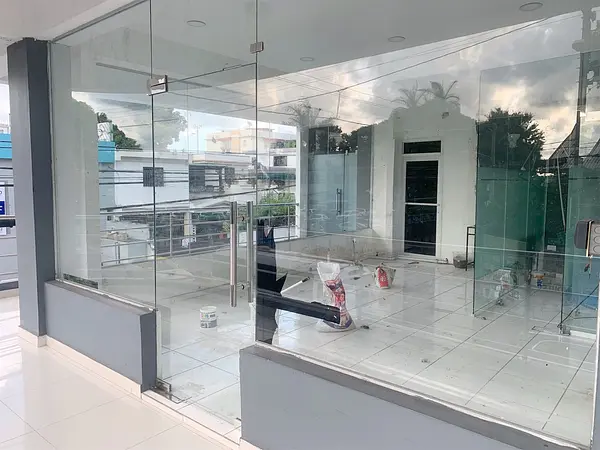 oficinas y locales comerciales - Local esquinero en Ens la Fe 6