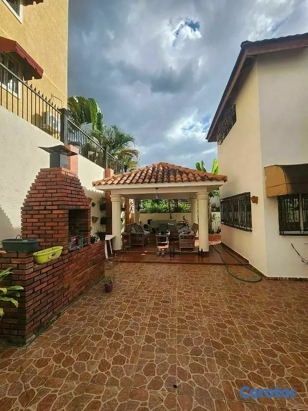 casas - Casa en venta en avenida República de Colombia  2