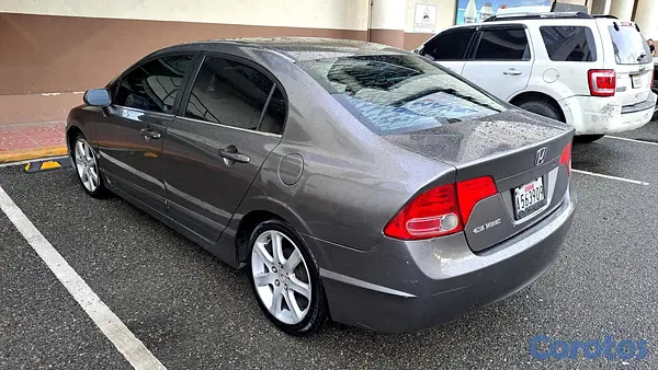 carros - Honda Civic 2006 LX en excelentes condiciones 3