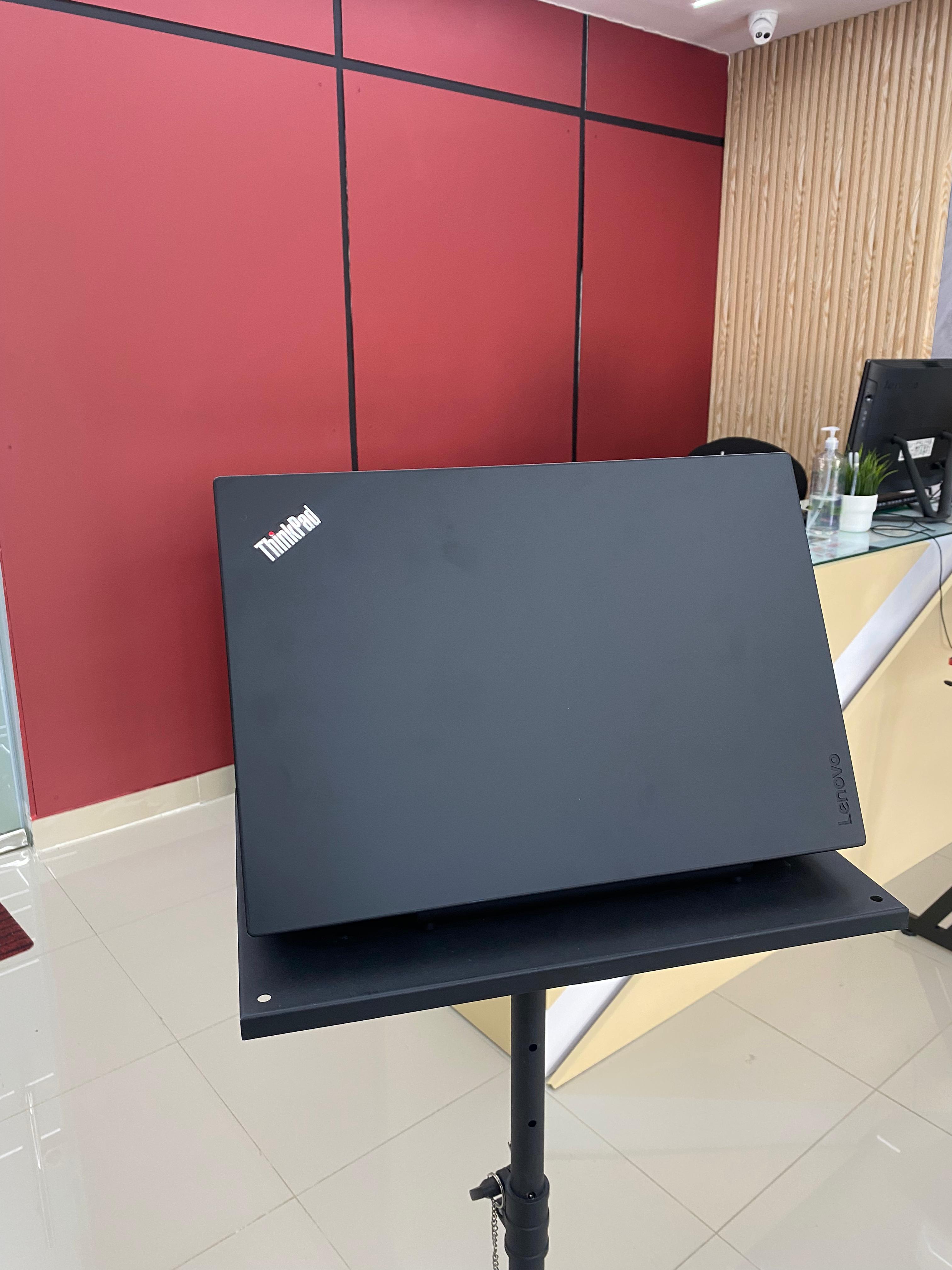 computadoras y laptops - Lenovo ThinkPad P52s 15.6’ i7 8va 32GB RAM 1TB SSD 2
