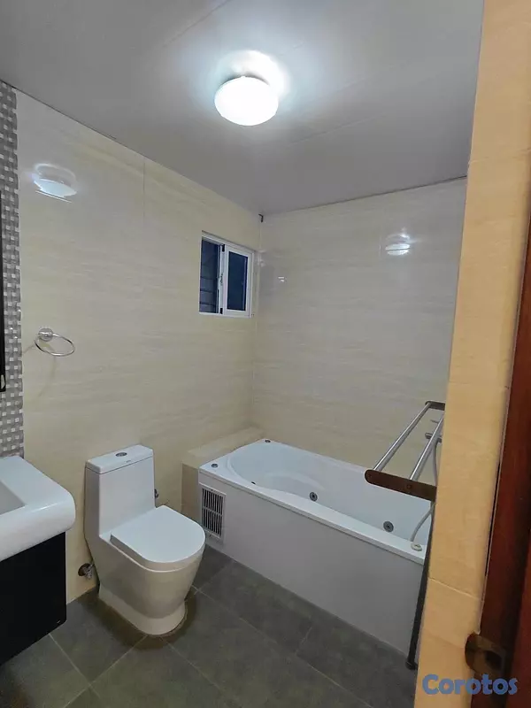 apartamentos - alquiló segundo nivel Evaristo Morales tres habitaciones 2.5 baños dos parqueos  15