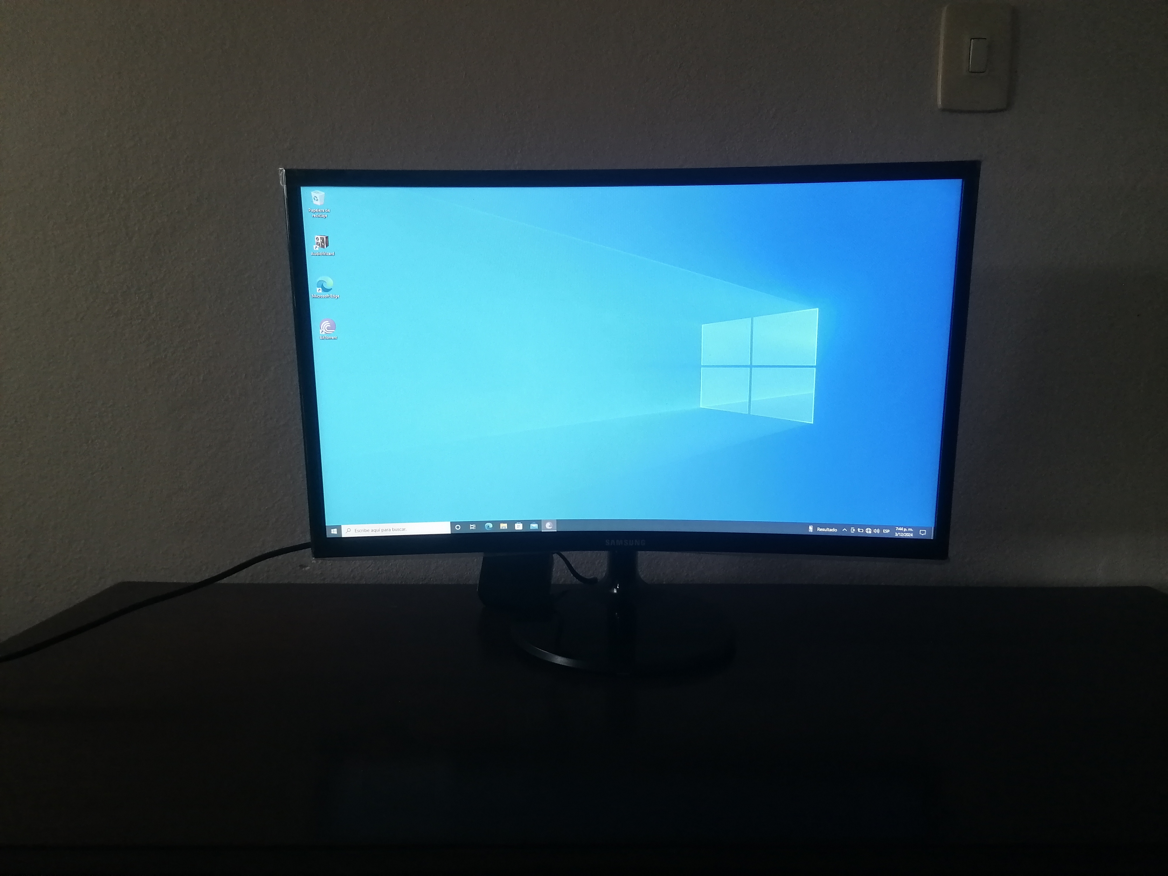 computadoras y laptops - Monitor Samsung de 24" Curvo, LED 0