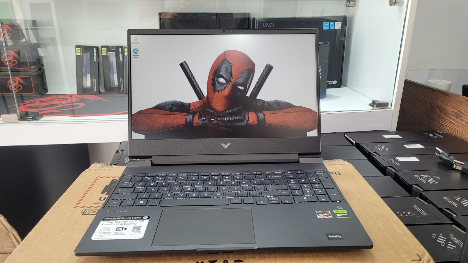 computadoras y laptops - Laptop GAMING HP Victus Ryzeb 5 RTX 4050 / 3050 , 8GB / 512 SSD 15.6 PLG 0