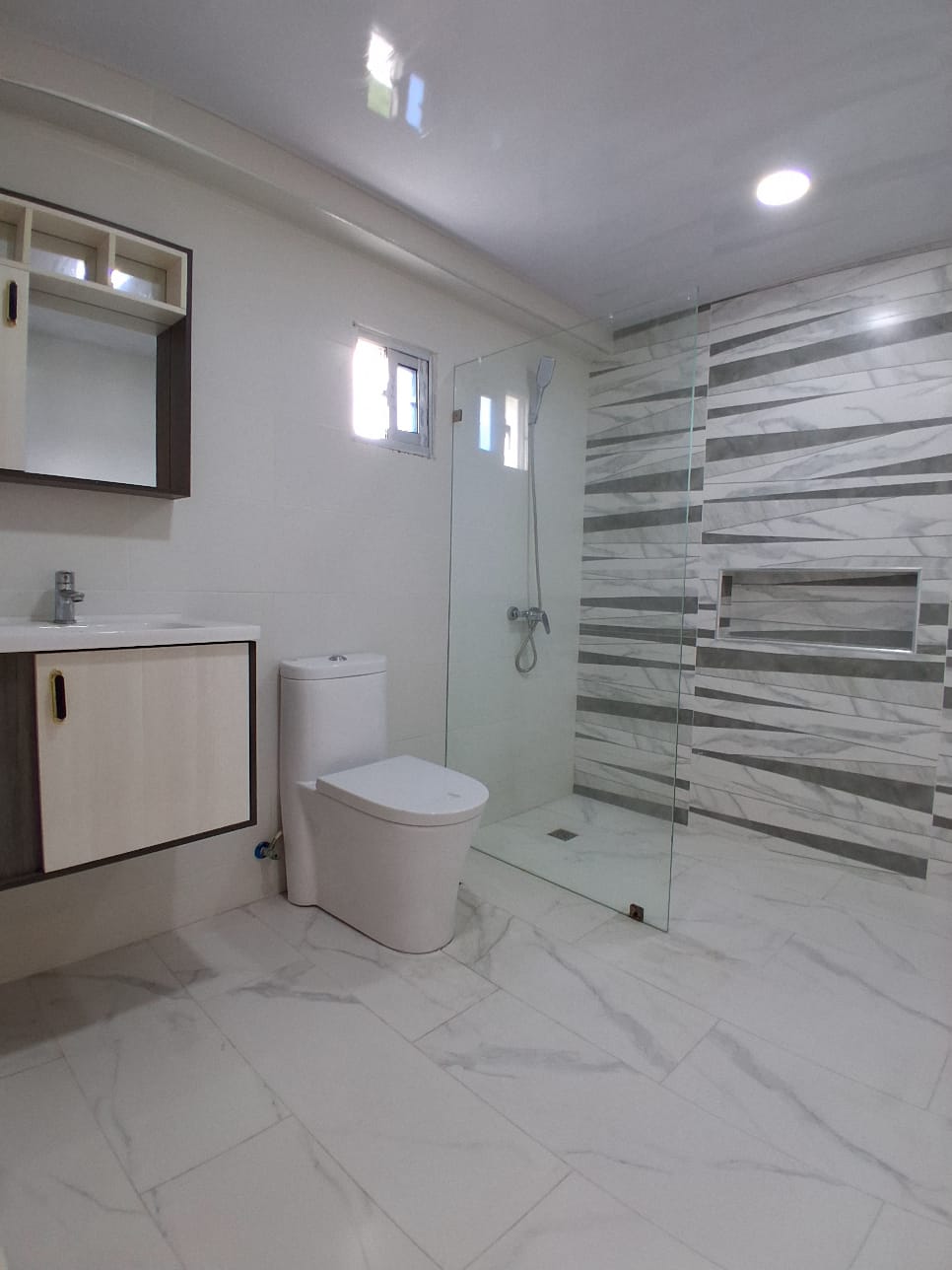 apartamentos - Apartamento Ensanche Ozama (nuevo)  US$ 260,000  7