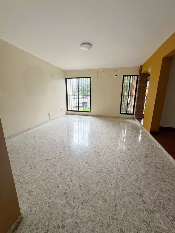 casas - Propiedad céntrica en Alquiler  5