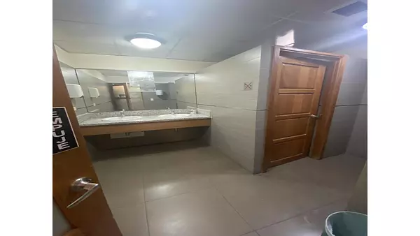 oficinas y locales comerciales - ALQUILER AMPLIO LOCAL EN EVARISTO MORALES 5