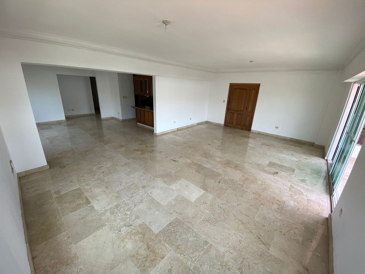 apartamentos - Alquiler de Apartamento vacio amplio en Urb Real🛑 9