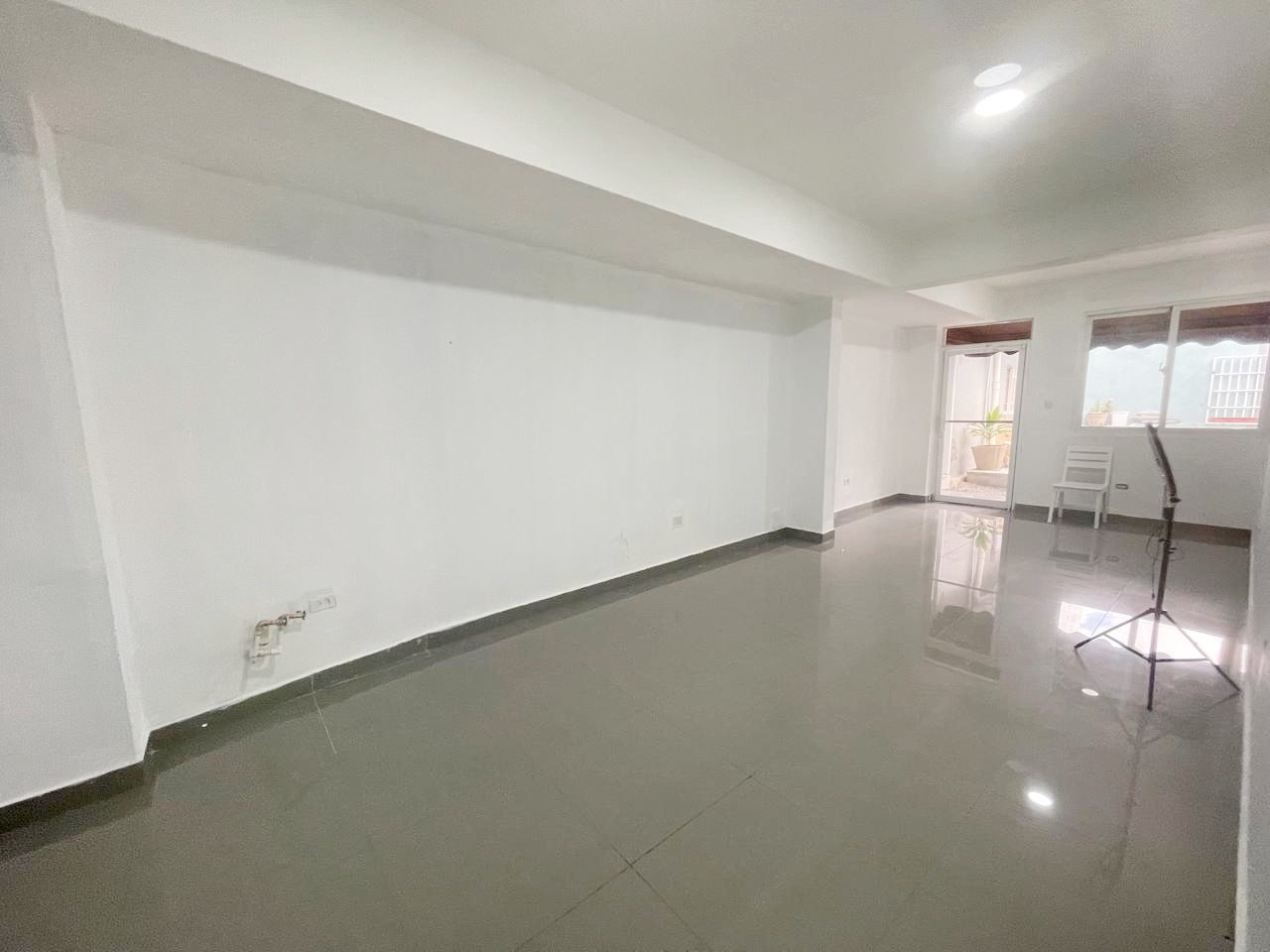oficinas y locales comerciales - Local céntrico en los Prados 3